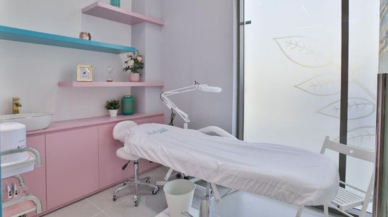 Refresh Hair & Beauty Bar