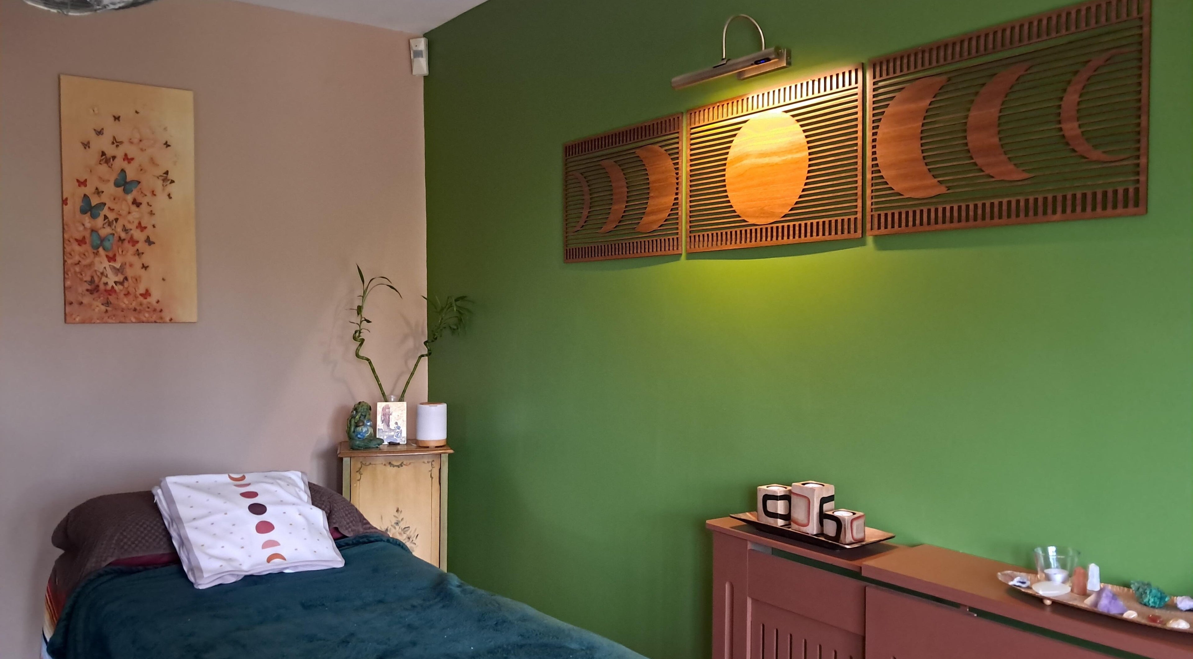 Tranquil therapy room at Giovanna Baistrocchi - Energy therapist & Body Wisdom coach in Craigavon, Northern Ireland, GB.