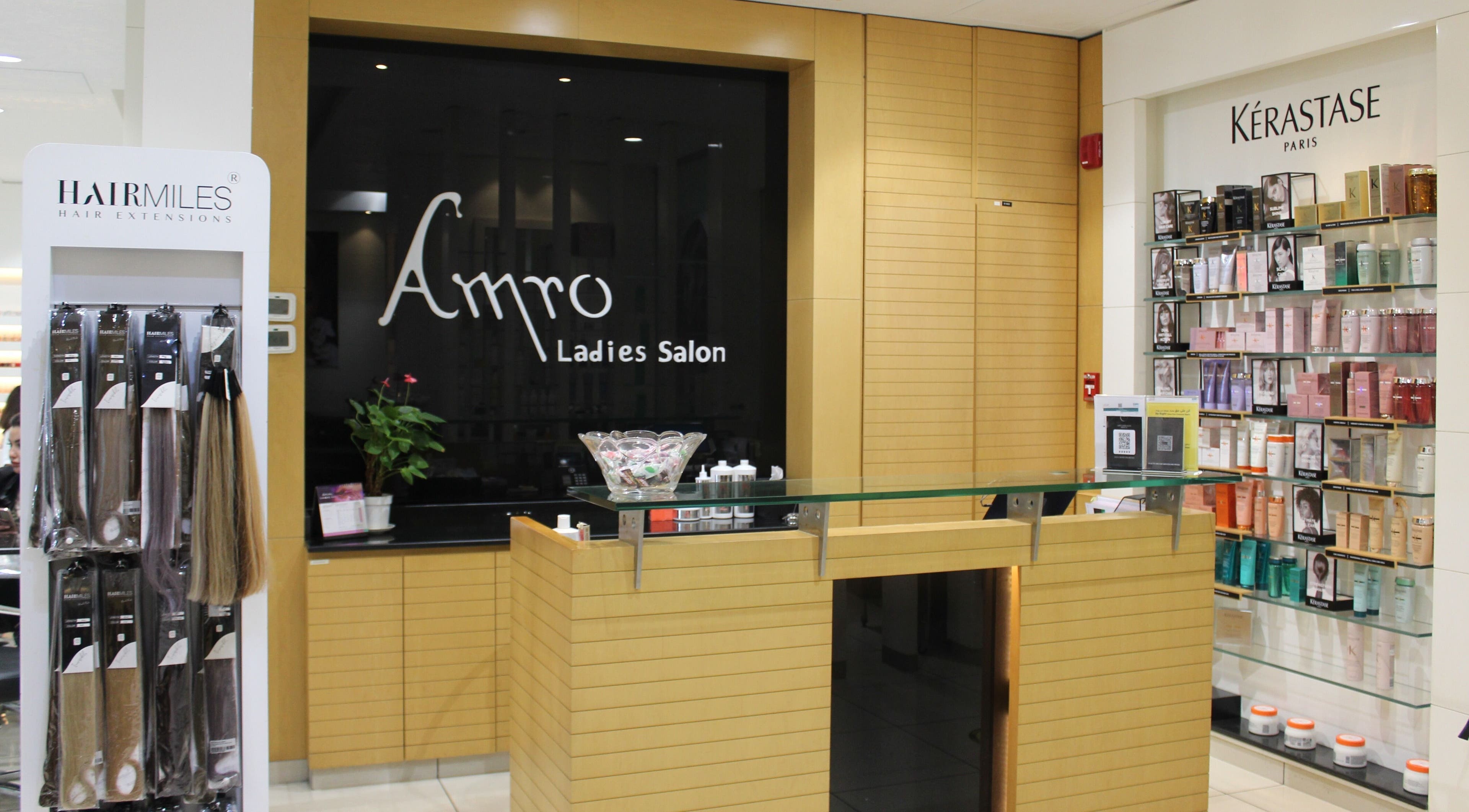 Reception of Amro - Mirdiff 35 - Level 1 in Dubai, Dubai, AE, featuring beauty products and a sleek counter.