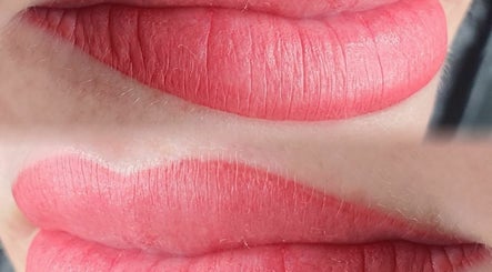 Pettit Lash and Lips изображение 2
