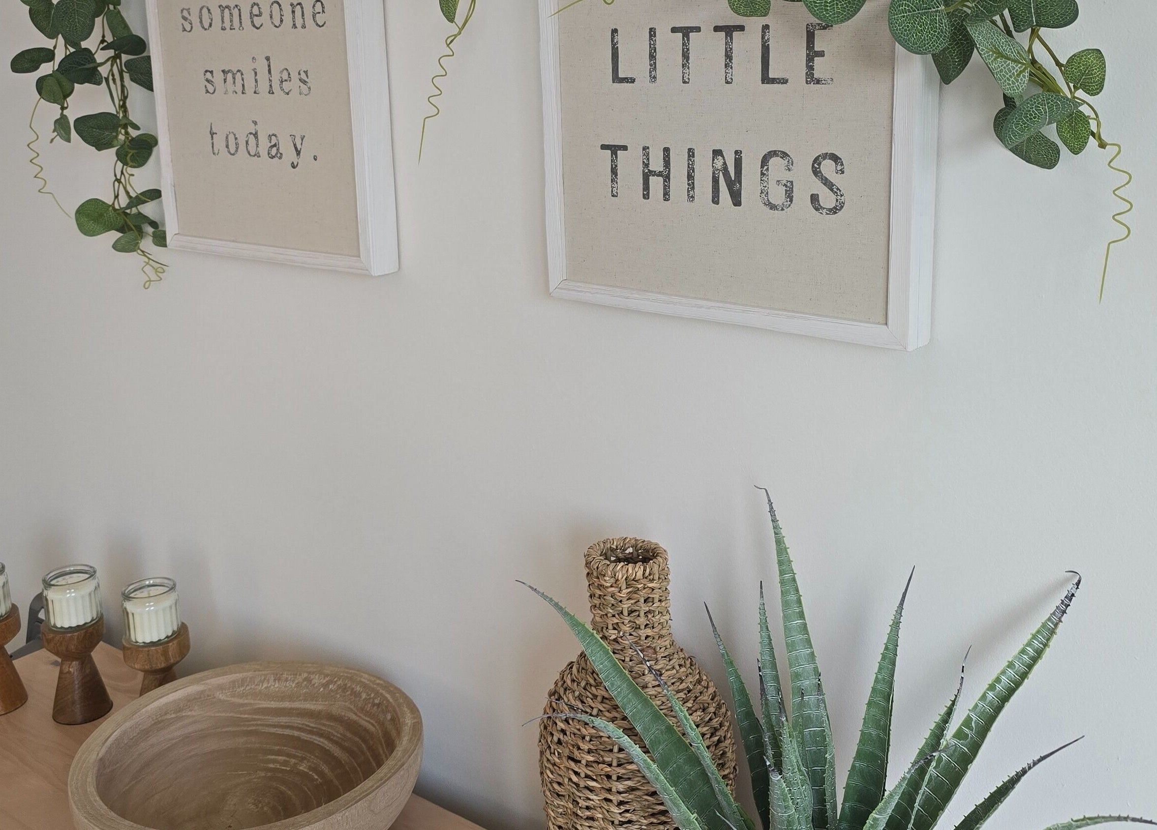 Calming decor at U Aesthetics, South Elmsall, England, with inspiring wall art, plant, and candles.