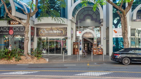 Chameleon New Age Salon 💇‍♀️🌈 8