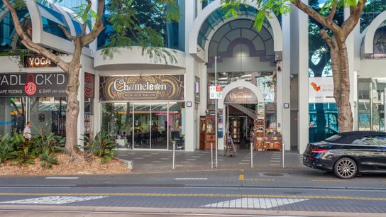 Front view of Chameleon New Age Salon 💇‍♀️🌈 in Surfers Paradise, Queensland, AU surrounded by lush trees.