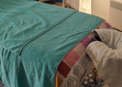 Therapeutic Bliss Massage table with green cover in Auckland, Auckland, NZ for relaxation.
