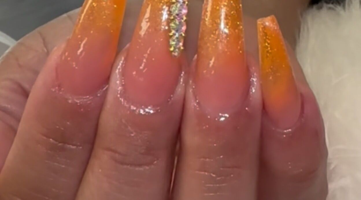 Glittering sunset nails at D’yVonne’s Nails and Beauty Bar, Forest Park, Georgia, US. Stylish nail art design.