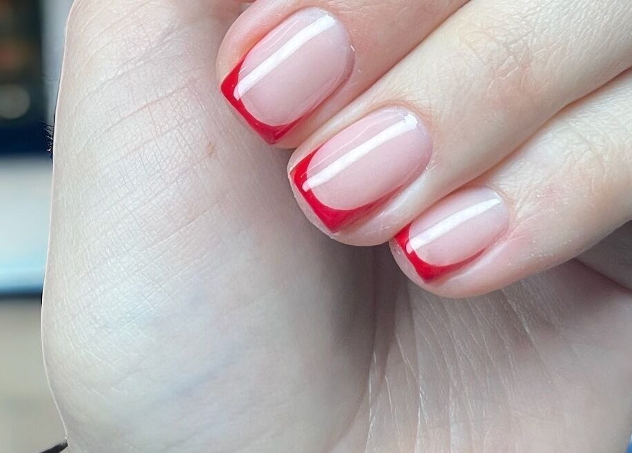Elegantna crvena manikura u Sugar Nails, Kunovec Breg, Koprivničko-križevačka Županija, HR.
