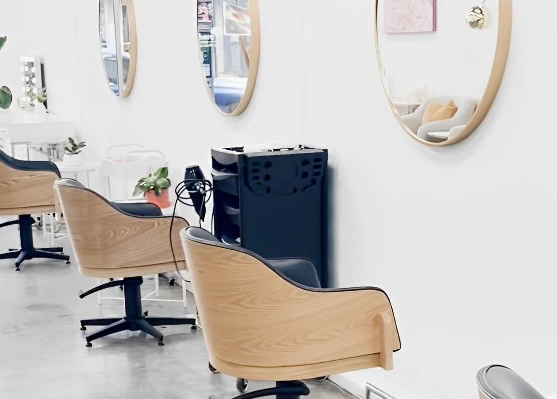 Chic interior of Salon Share Richmond in Richmond, Victoria, AU showcasing stylish chairs and mirrors.