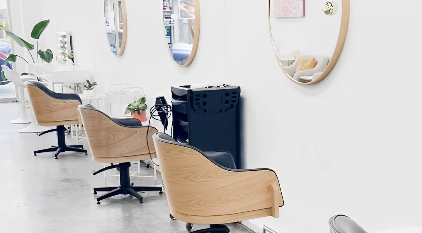 Chic interior of Salon Share Richmond in Richmond, Victoria, AU showcasing stylish chairs and mirrors.