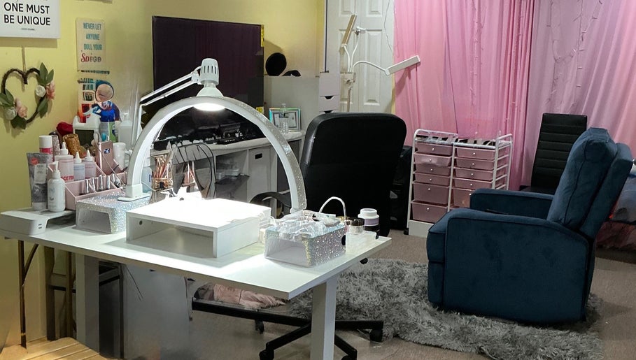Chic salon setup at Toxica Beauty Bar in Aurora, Illinois, US featuring a stylish manicure station.