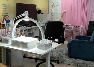 Chic salon setup at Toxica Beauty Bar in Aurora, Illinois, US featuring a stylish manicure station.