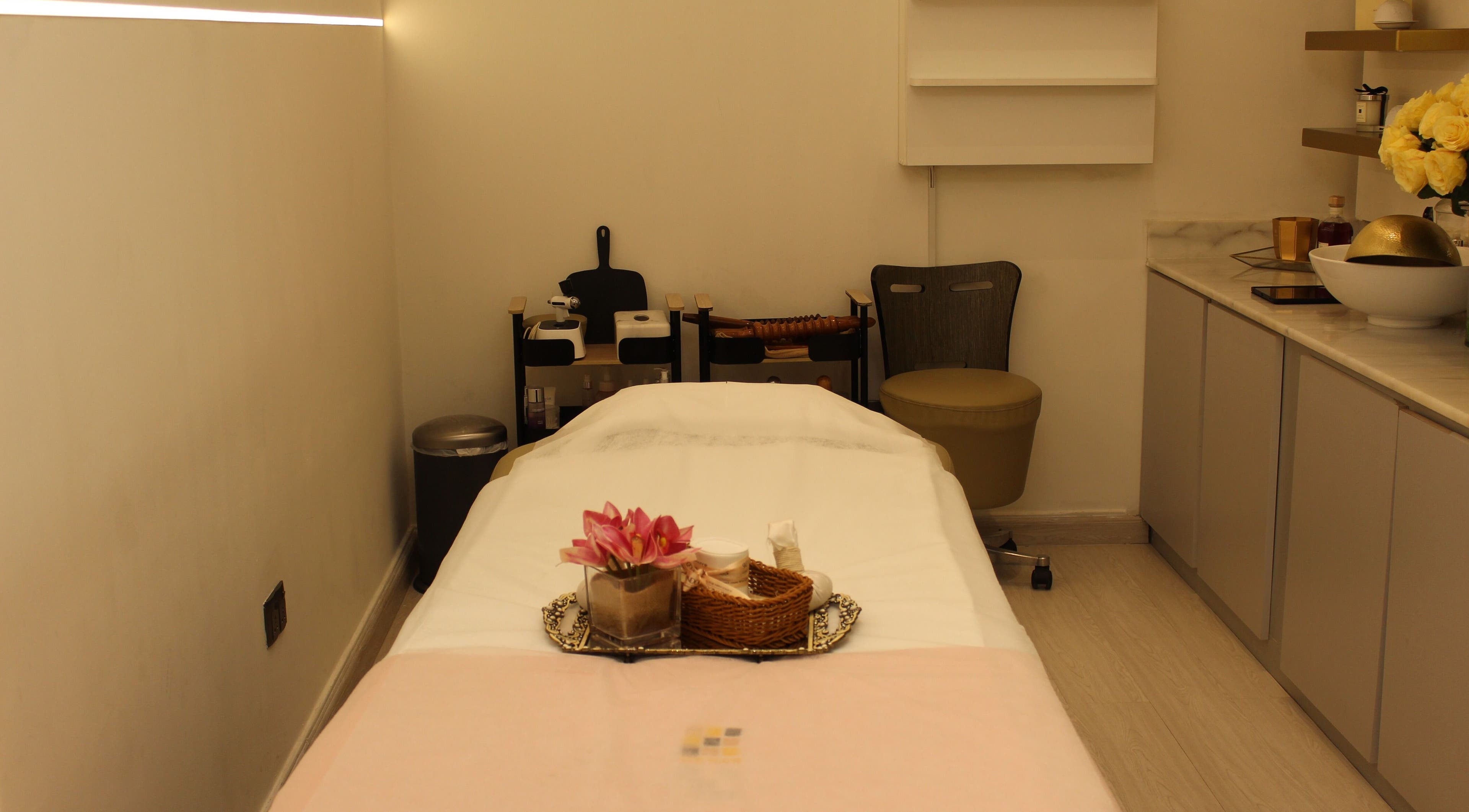 Elegant treatment room at Skin Glow Facial Center, Abu Dhabi, AE featuring a calming bed setup.