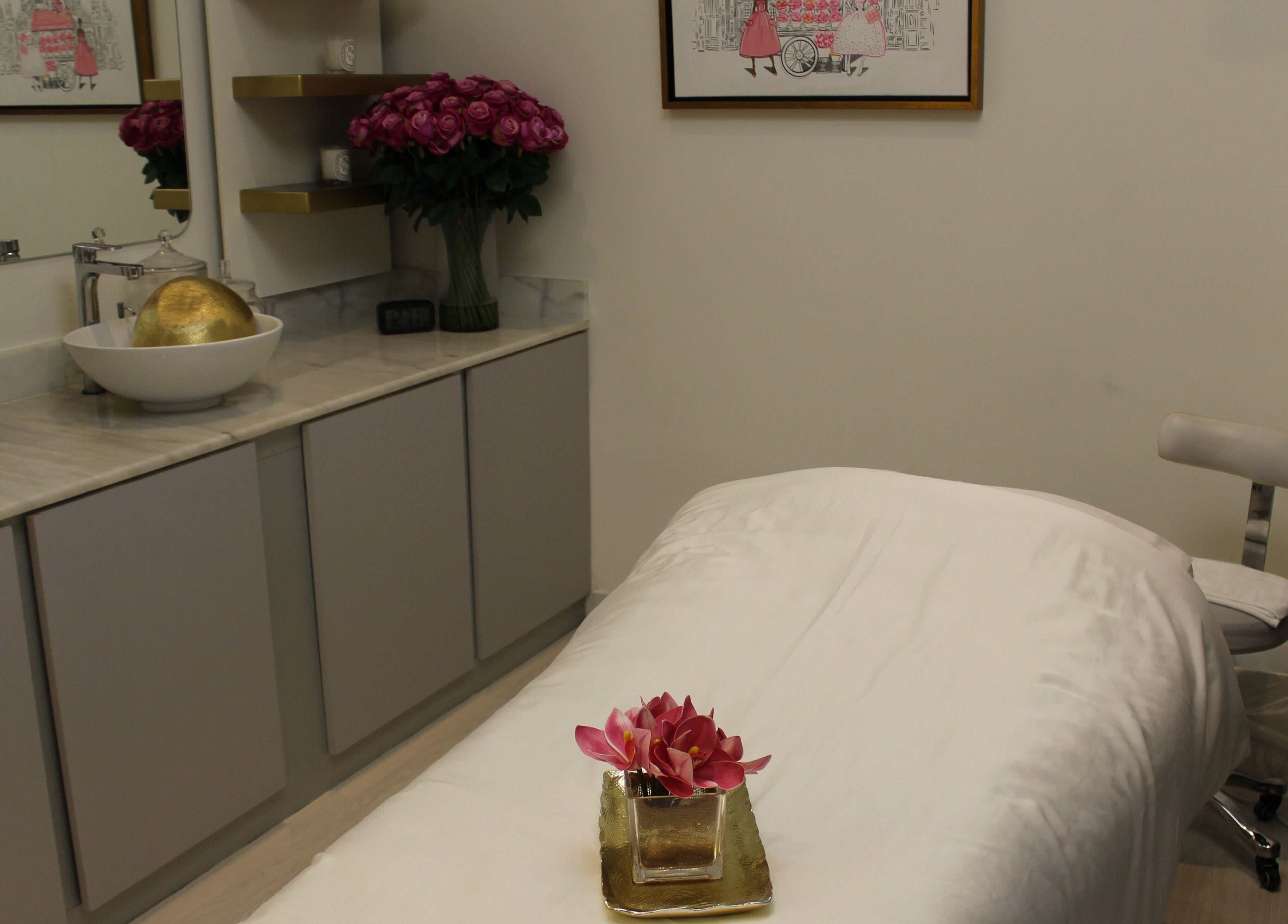 Elegant spa room at Skin Glow Facial Center, Abu Dhabi, AE. Cozy massage bed with calming decor.