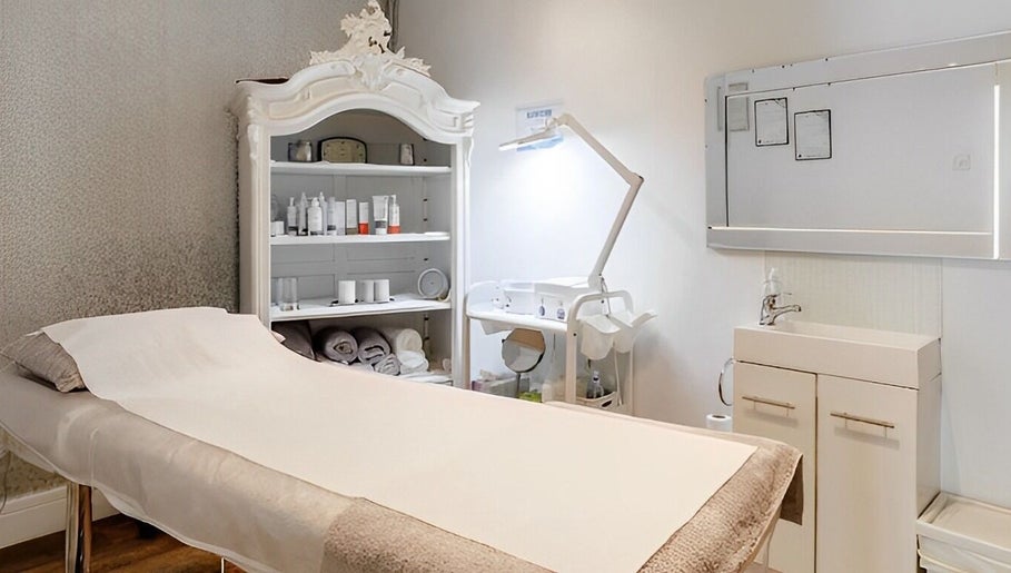 Duchess Hair & Beauty image 1