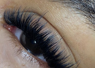 Close-up of stunning eyelash extensions at I Lash Boutiqúe, Wolverhampton, England, GB.