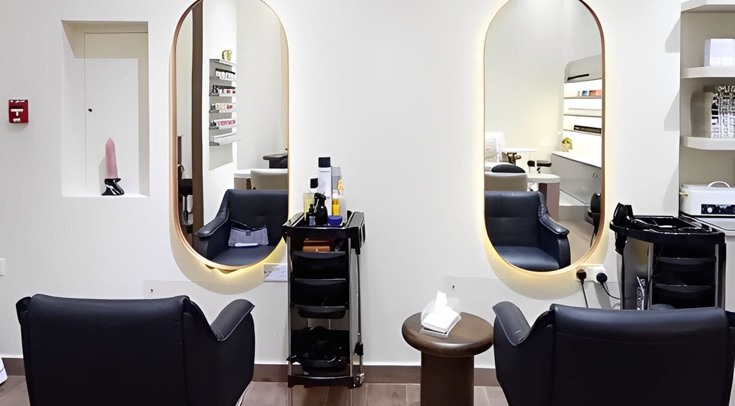 Modern salon chairs and mirrors in Maja Beauty Bar, Dubai, Dubai, AE, reflecting a chic and elegant ambiance.