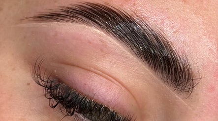 AR Lashes and Brows image 3