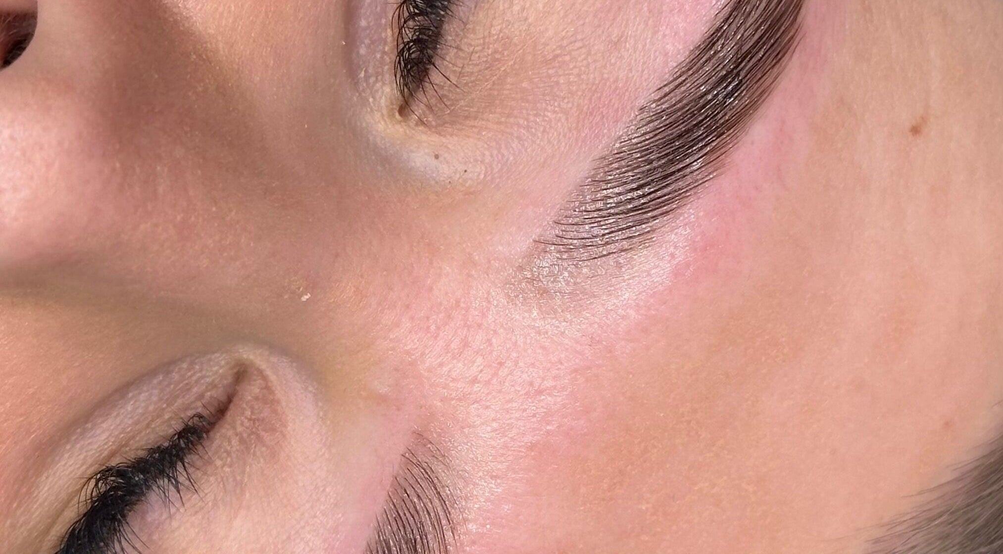 Flawlessly shaped brows at AR Lashes and Brows, Crayford, England, GB offering expert beauty services.