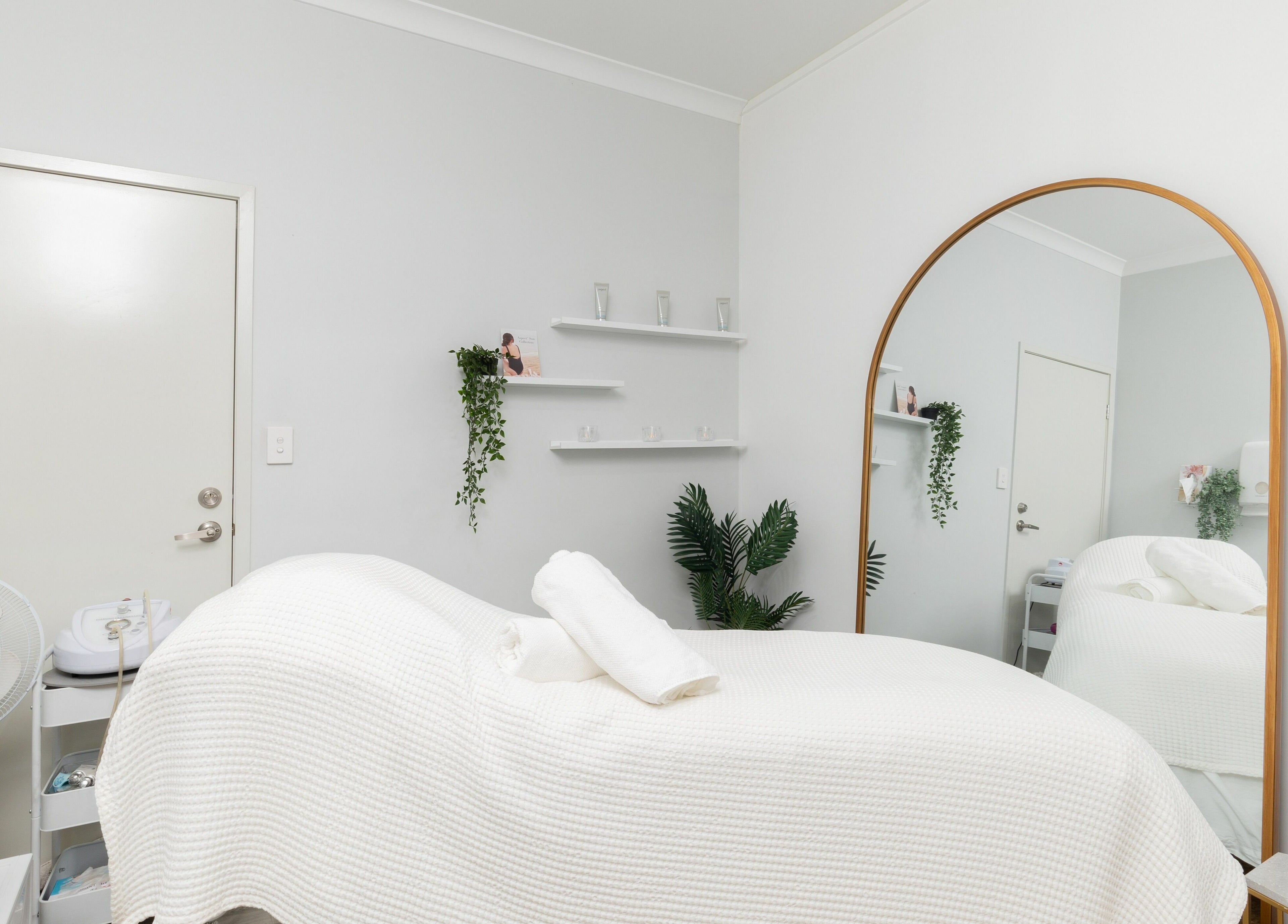 Relaxing treatment room at Fresh Face Australia in Oxenford, Queensland, AU with cozy decor and white linens.