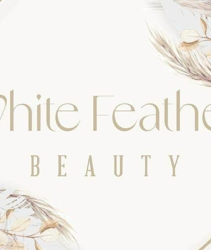 White Feather Beauty – obraz 2
