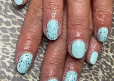 Frisse mintgroene nagelkunst bij BeautyWorkz, Burgh-haamstede, Zeeland, NL.