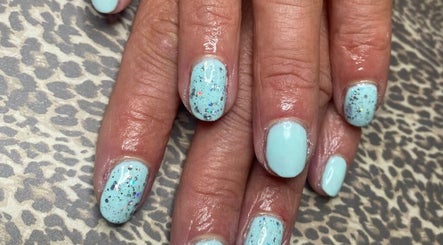 Frisse mintgroene nagelkunst bij BeautyWorkz, Burgh-haamstede, Zeeland, NL.