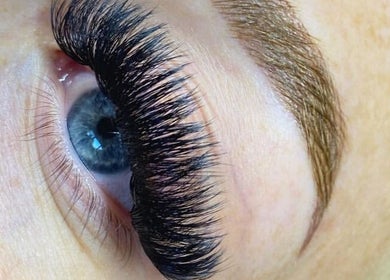 Close-up of styled eyelashes at HLS Beautyy in Veneta, Oregon, US showcasing intricate lash extensions.