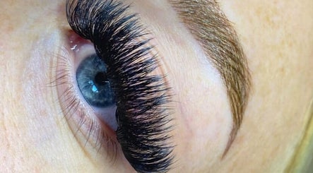 Close-up of styled eyelashes at HLS Beautyy in Veneta, Oregon, US showcasing intricate lash extensions.