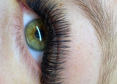Close-up of enhanced lashes at HLS Beautyy, Veneta, Oregon, US, showcasing expert beauty treatment.