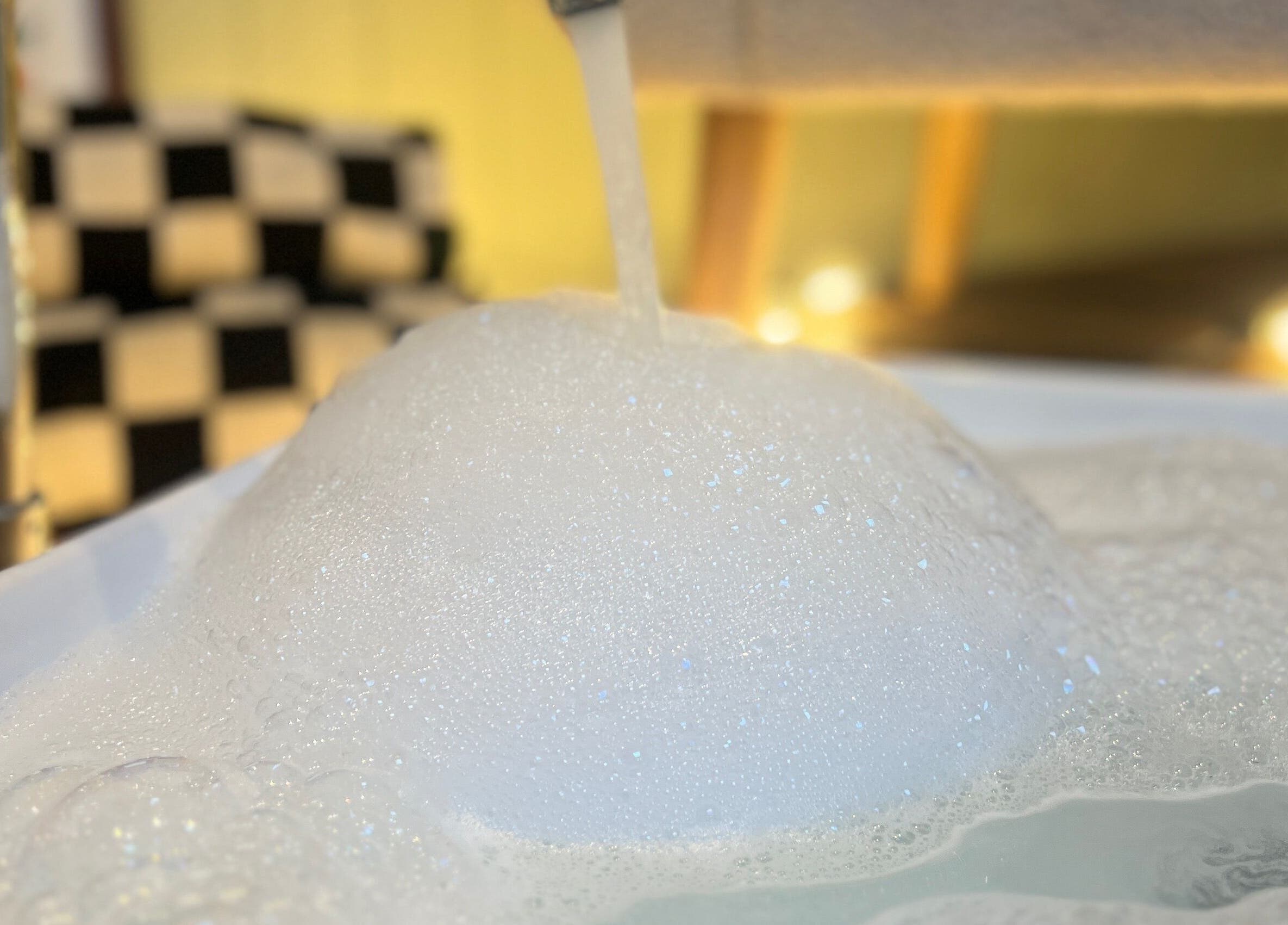 Luxurious spa bath with bubbles at The Nail Studio with Lauren, Southport, England, GB.