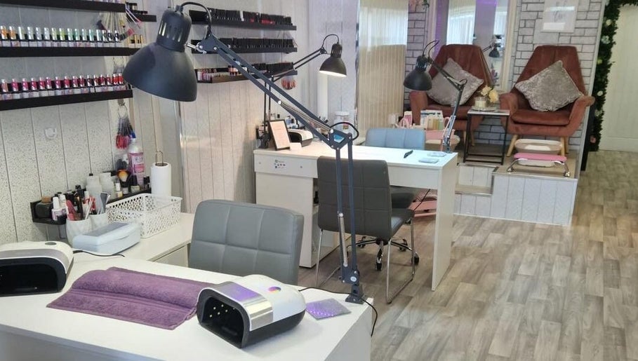 Glam and Glow Hair and Beauty Salon 1paveikslėlis