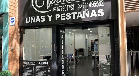 Valentina Uñas y pestañas