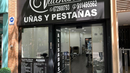 Valentina Uñas y pestañas