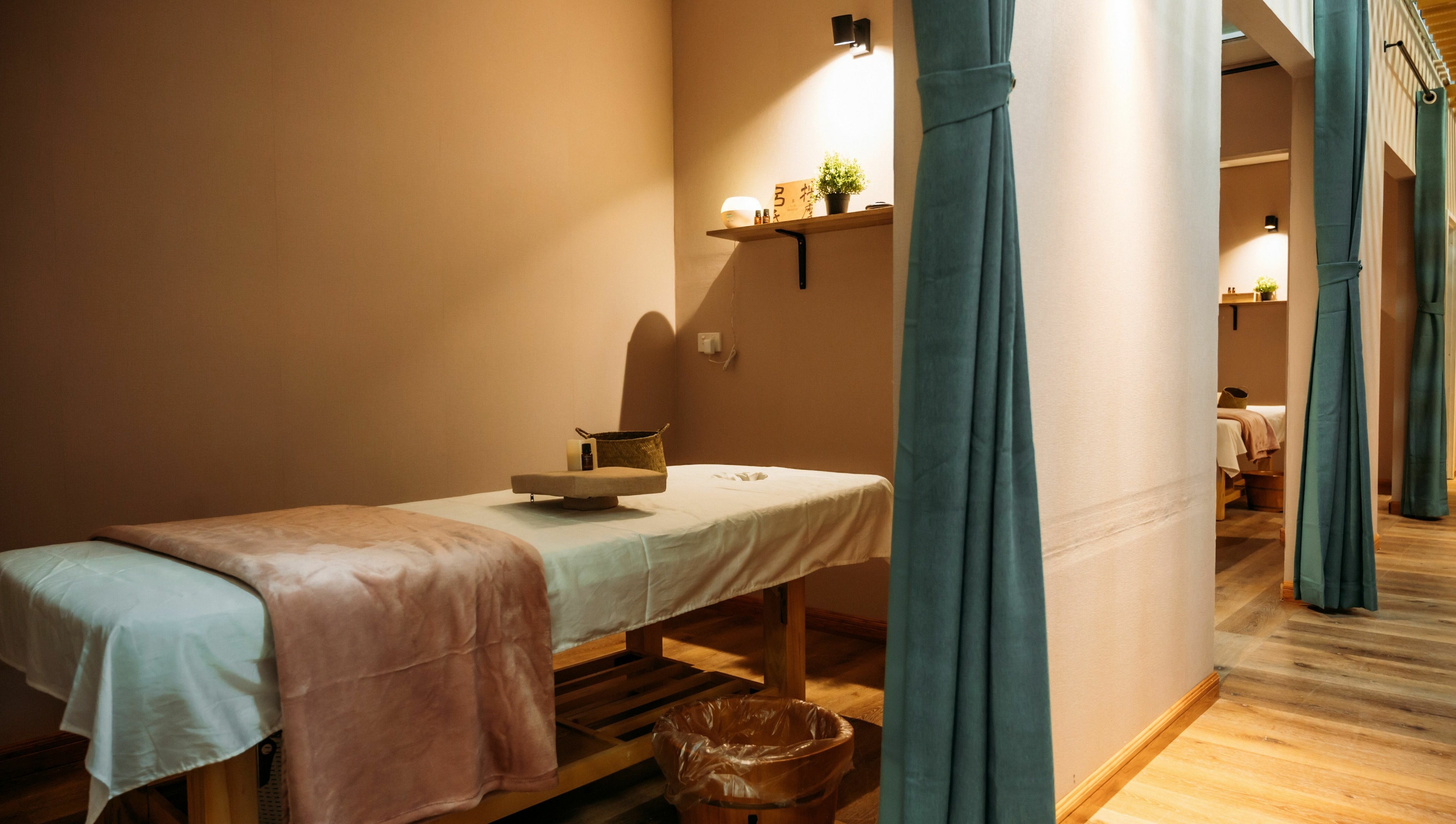 Relaxing massage room at Lu's Massage in Joondalup, Western Australia, AU with cozy decor and ambient lighting.