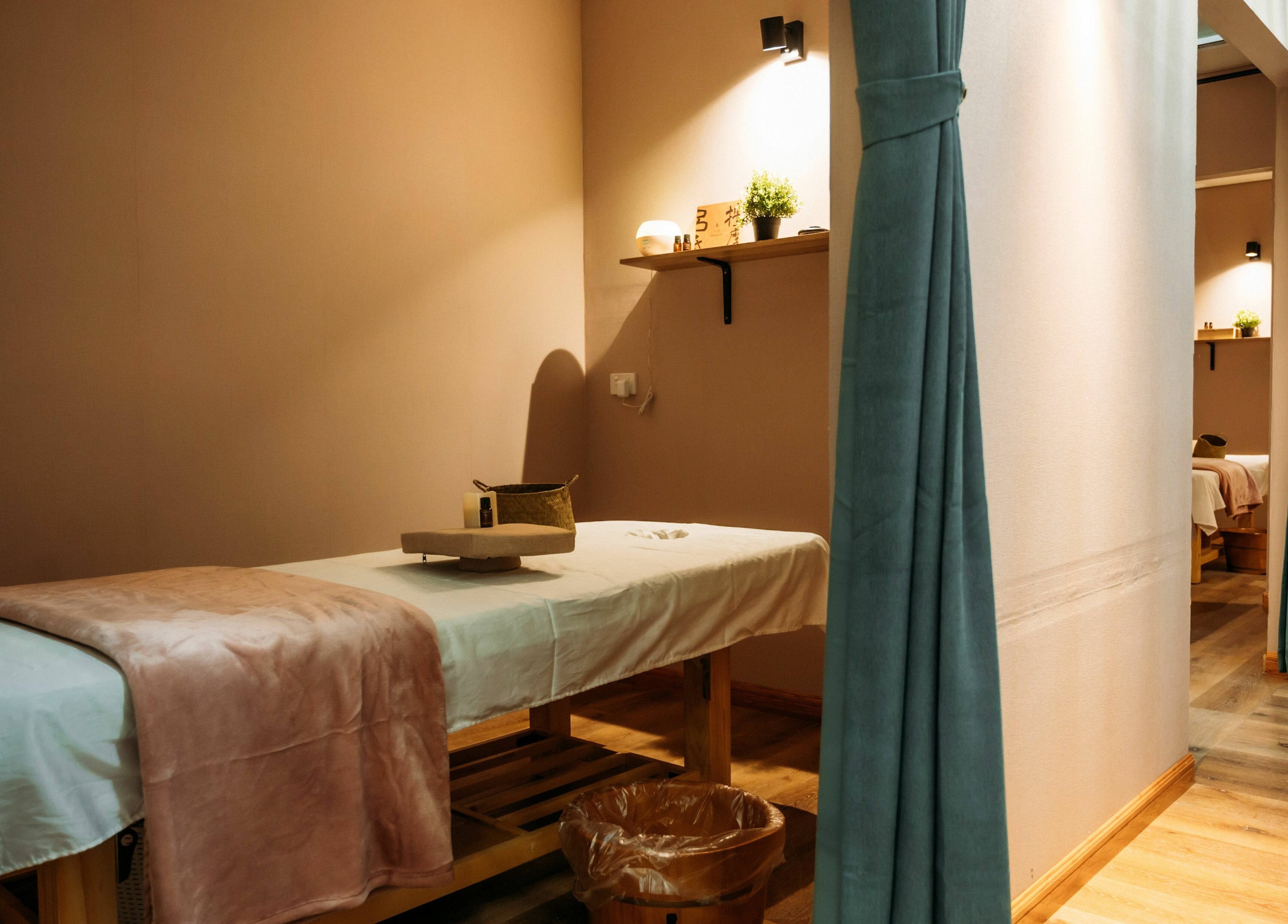 Relaxing massage room at Lu's Massage in Joondalup, Western Australia, AU with cozy decor and ambient lighting.