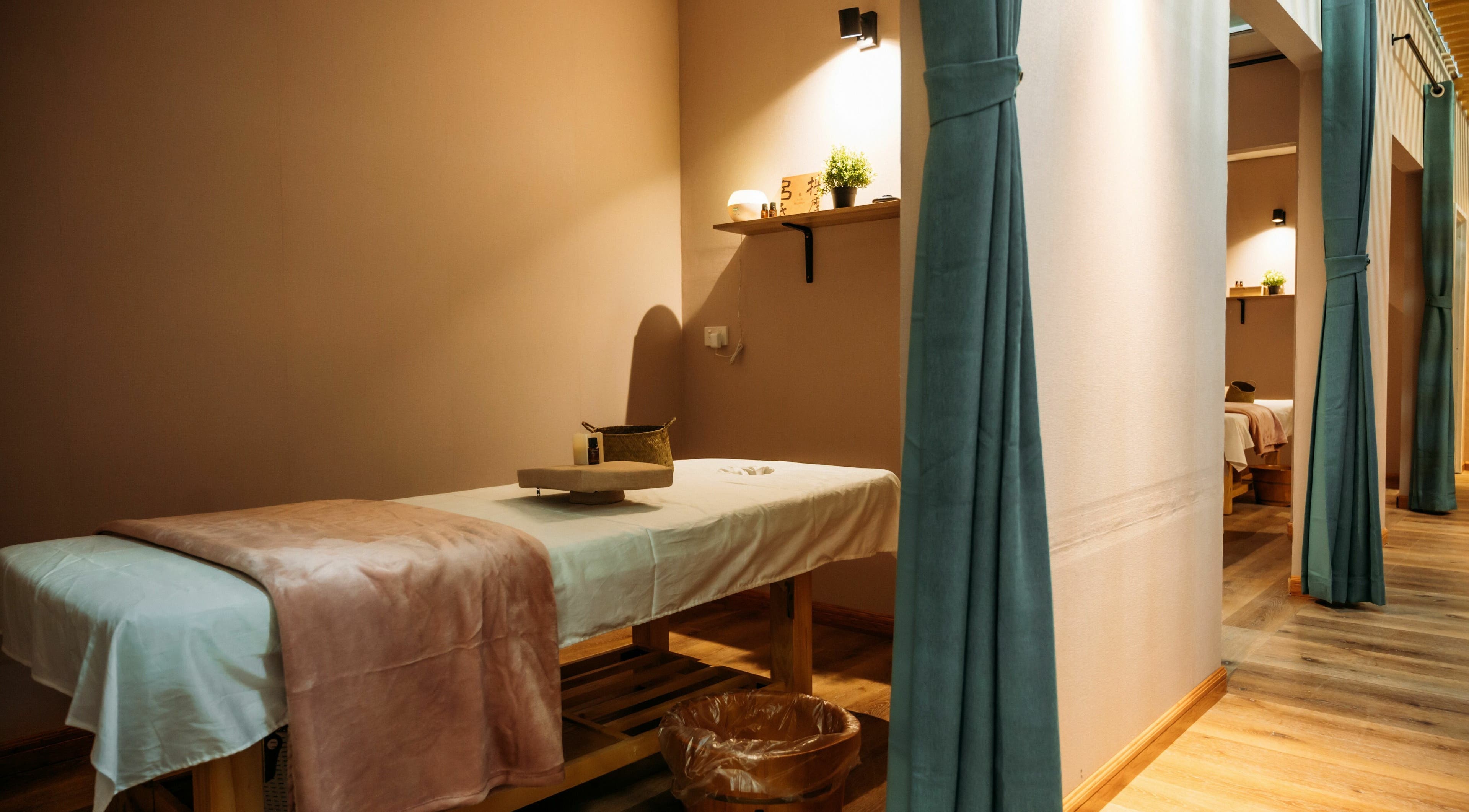 Relaxing massage room at Lu's Massage in Joondalup, Western Australia, AU with cozy decor and ambient lighting.