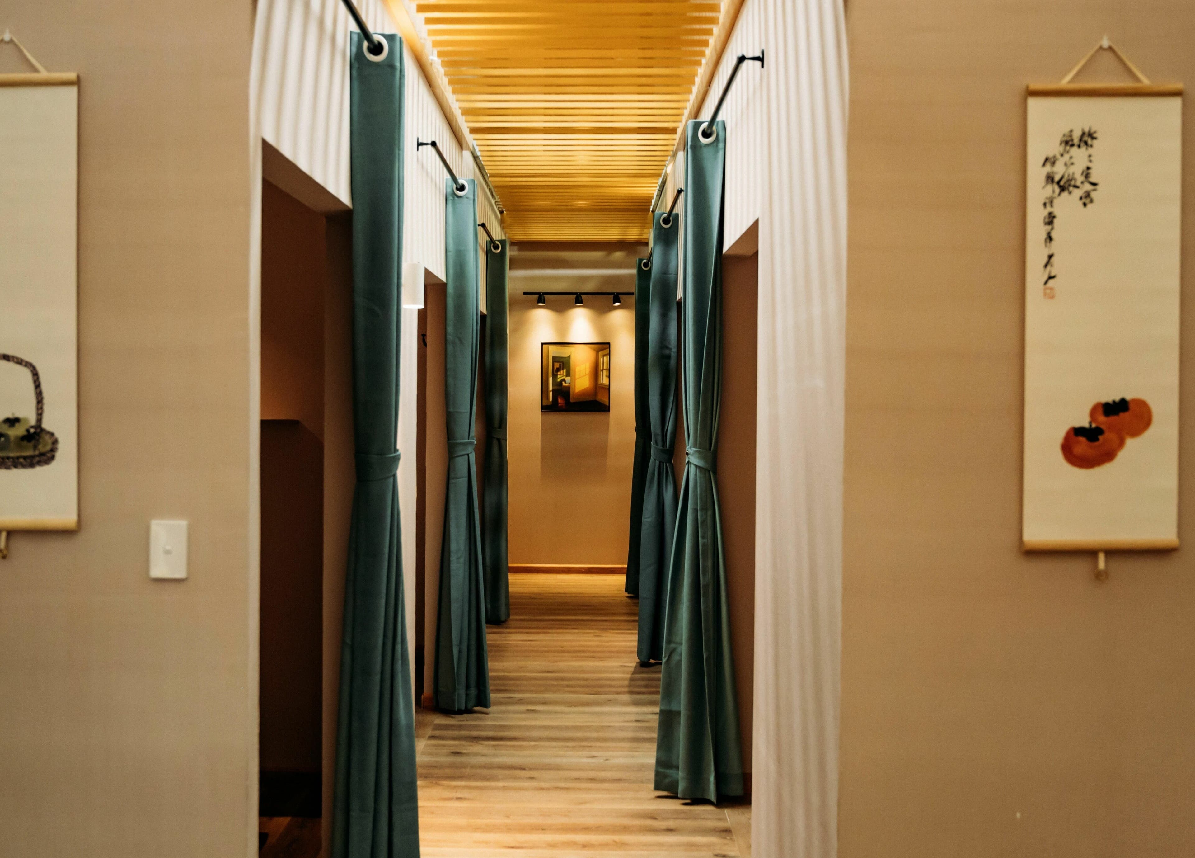 Tranquil hallway at Lu’s Massage, Joondalup, Western Australia, AU. Featuring elegant decor and calming ambiance.