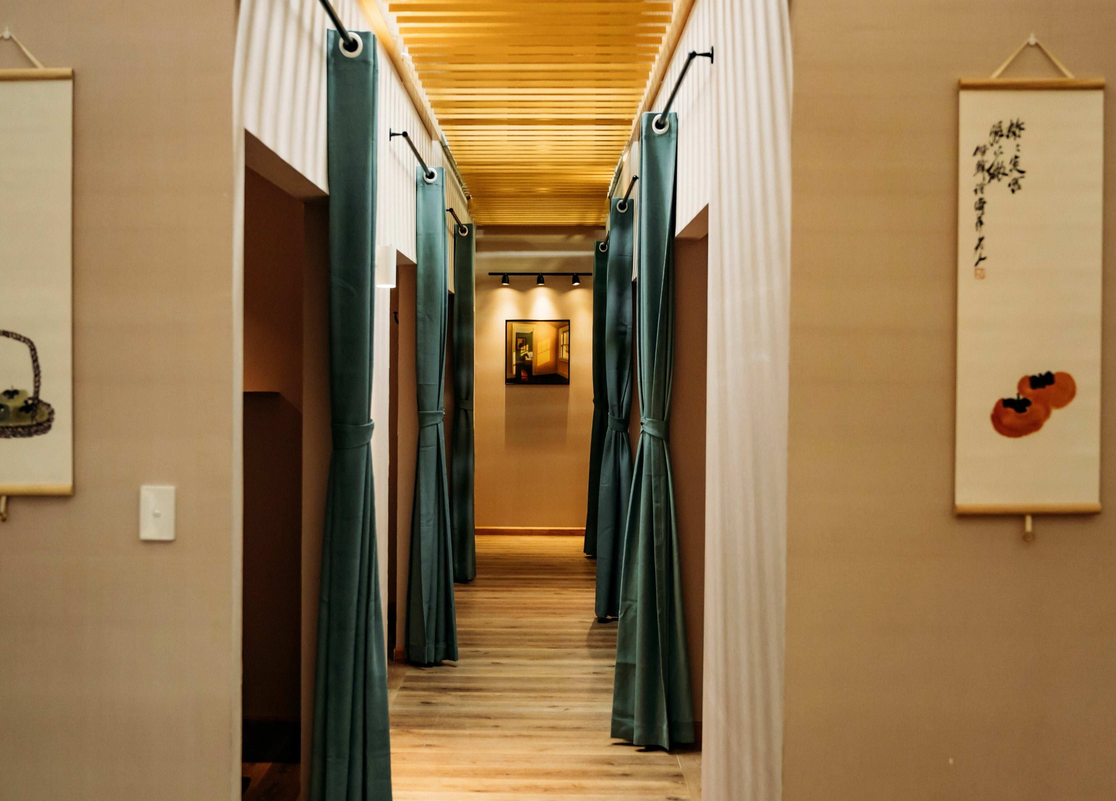 Tranquil hallway at Lu’s Massage, Joondalup, Western Australia, AU. Featuring elegant decor and calming ambiance.
