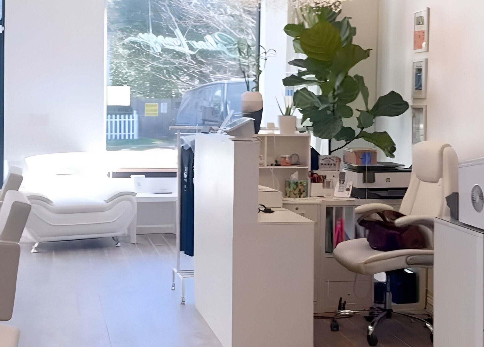 Bright, modern waiting area at Salon Lounge in New York, New York, US featuring elegant seating and chic decor.