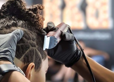 Intricate haircut in progress at Blades & Bourbon, Gatineau, Québec, CA, showcasing professional styling.