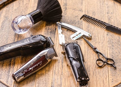 Barber tools on a wooden table at Blades & Bourbon, Gatineau, Québec, CA showcasing grooming essentials.