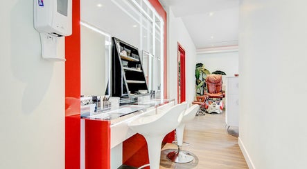 Paradise Laser and Botox | Markham image 2