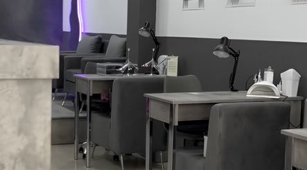 Estaciones de manicura modernas en NAIL LAB, Córdoba, Córdoba, AR. Comodidad y estilo en cada detalle.