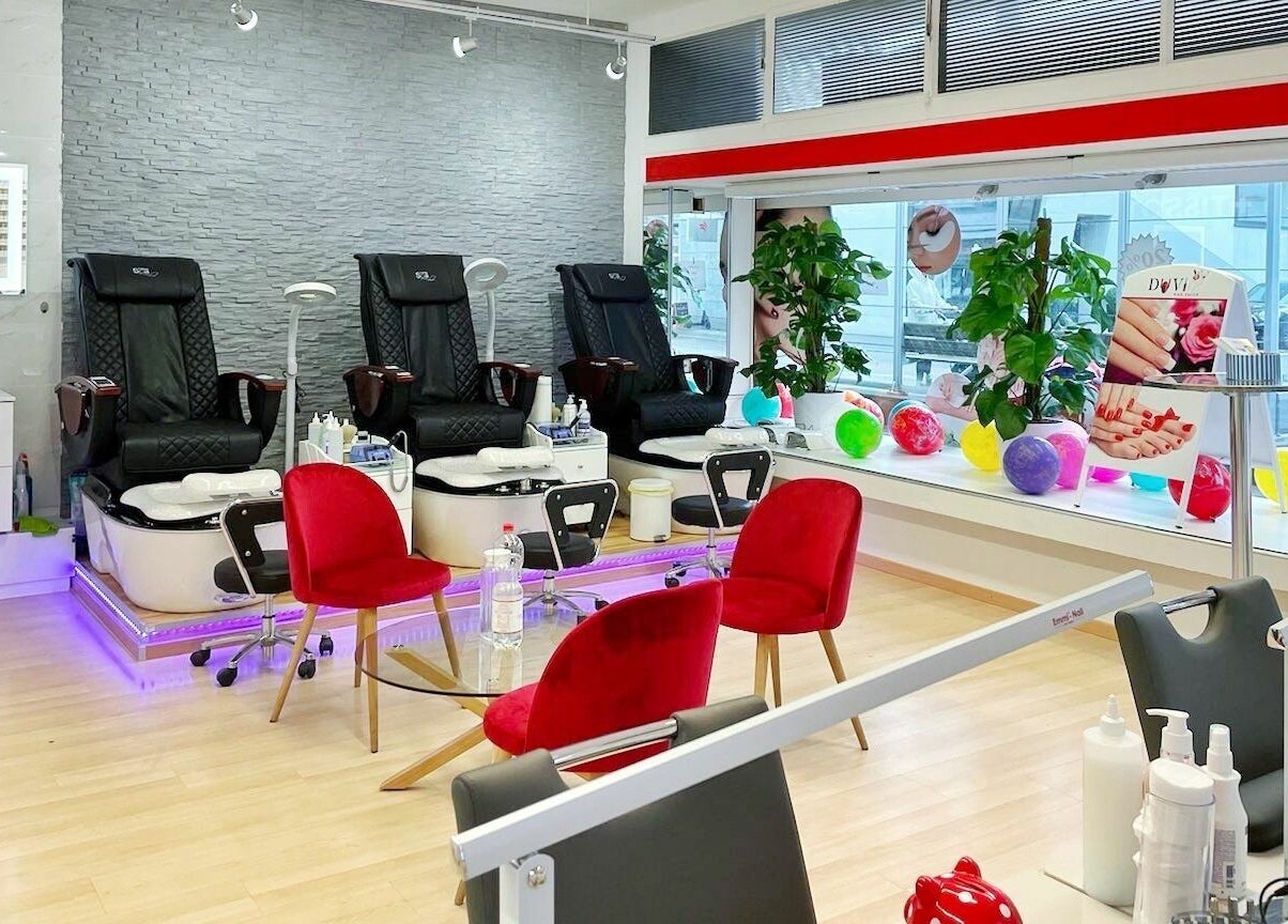 Bright interior of Duvi Nails Salon - Zurich showcases luxurious nail spa chairs and red accents, Zürich, Zürich, CH.