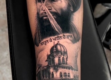 Impresionante tatuaje detallado en brazo en Rr Tattoo & Piercing Studio, Benidorm, Comunidad Valenciana, ES.