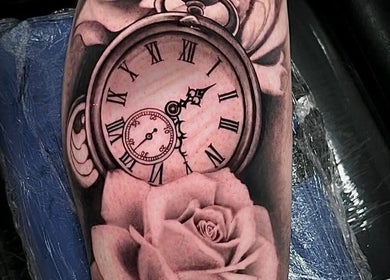 Tatuaje de reloj en Rr Tattoo & Piercing Studio, Benidorm, Comunidad Valenciana, ES.