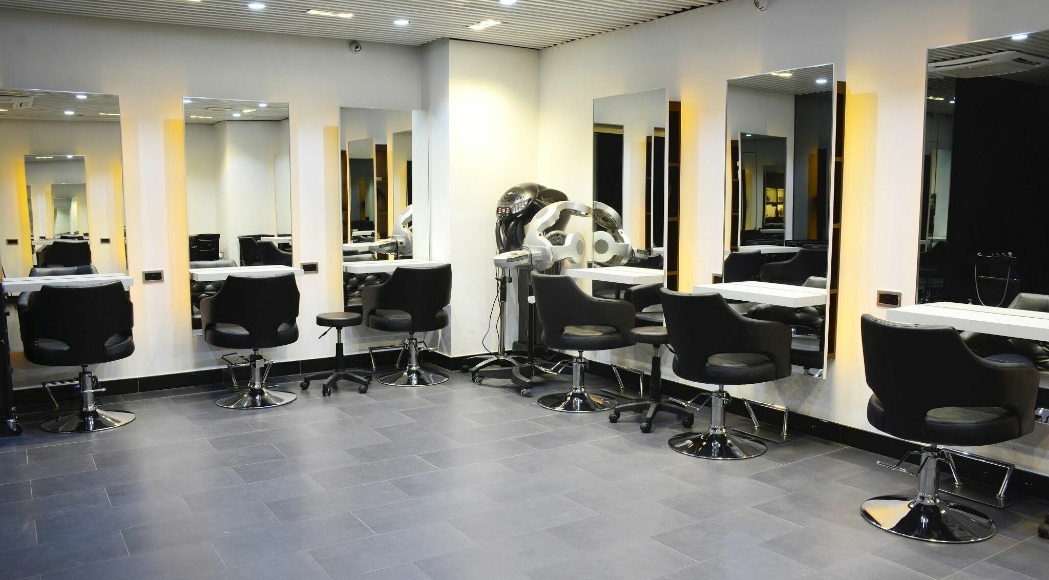 Modern salon interior at Hair - Riffic in 香港島, 香港島, HK with stylish chairs and mirrors.