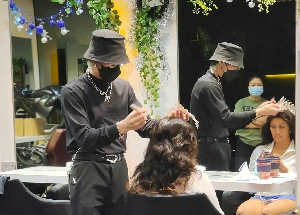 Stylist working on client at Hair - Riffic, 香港島, 香港島, HK, under elegant decor.