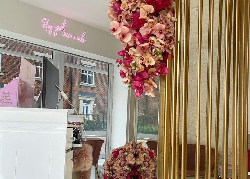 Elegant flower arrangement in The Lashloft, Newcastle upon Tyne, England, GB, with chic mirror and decor.