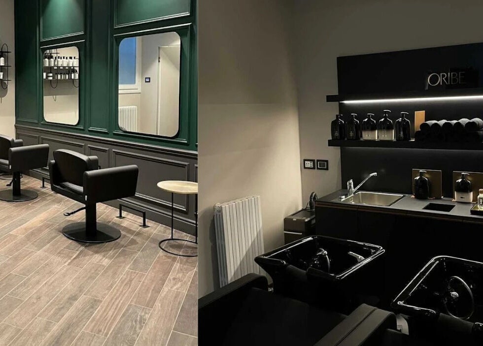 Interno elegante di Encapture - Hair Salon & More a Como, Lombardia, IT, con sedie e specchi raffinati.