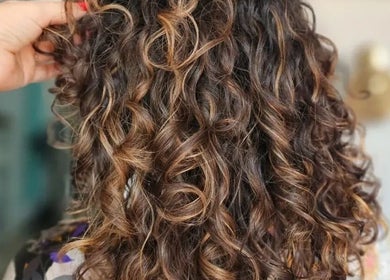Close-up of styled curly hair at Beautique by Genesis, Mayagüez, Mayagüez, PR.